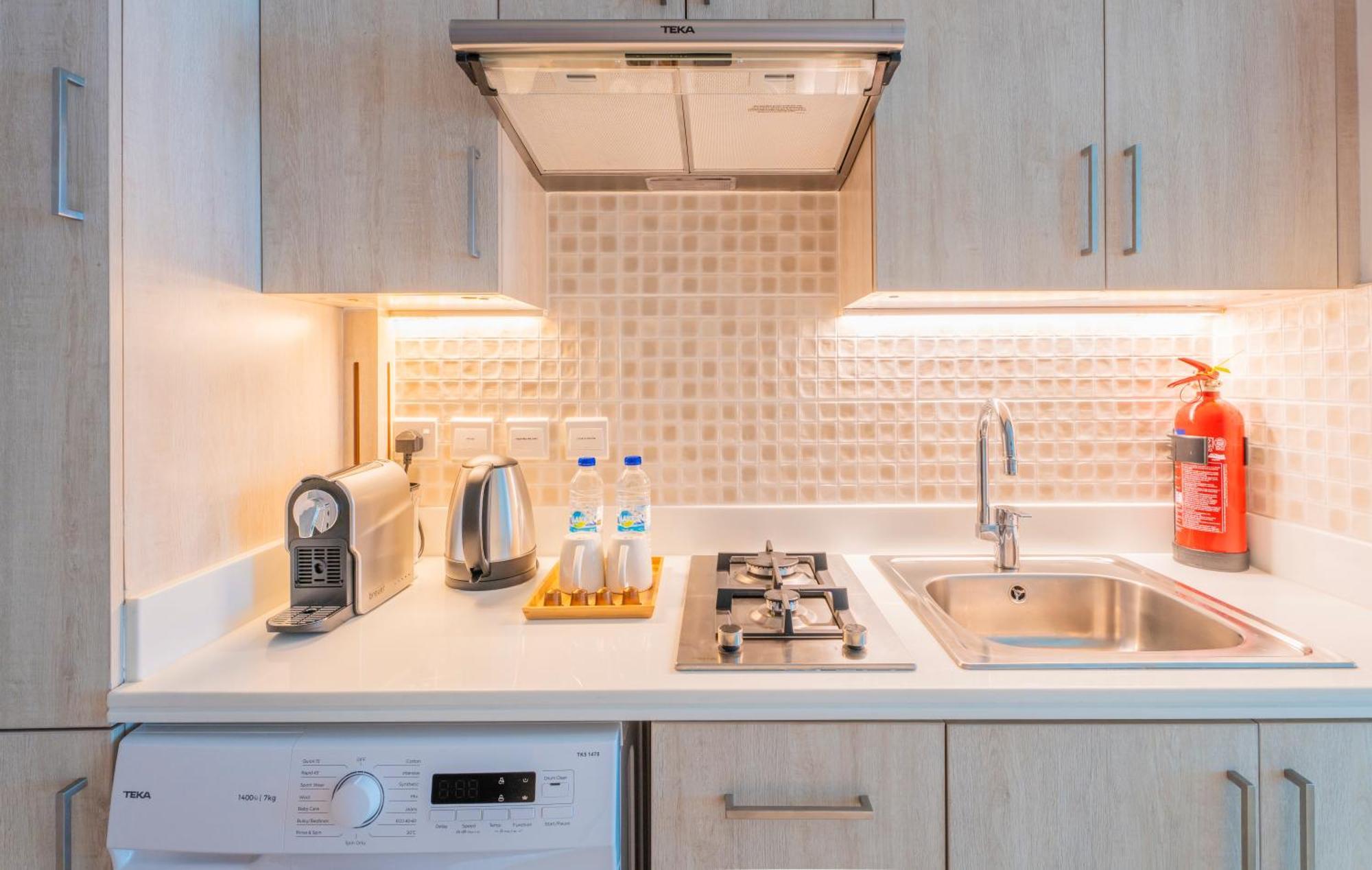 Studio With Pool And Private Beach Access On Palm Jumeirah Dubái Exterior foto
