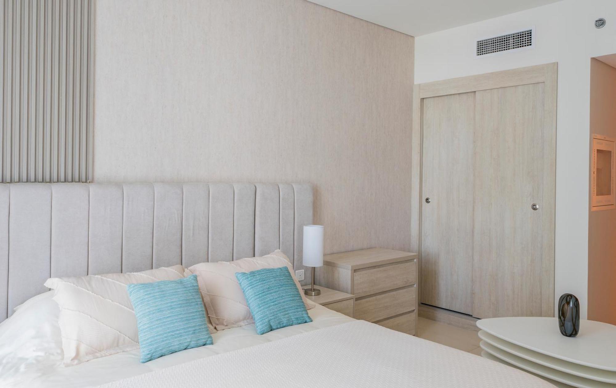 Studio With Pool And Private Beach Access On Palm Jumeirah Dubái Exterior foto