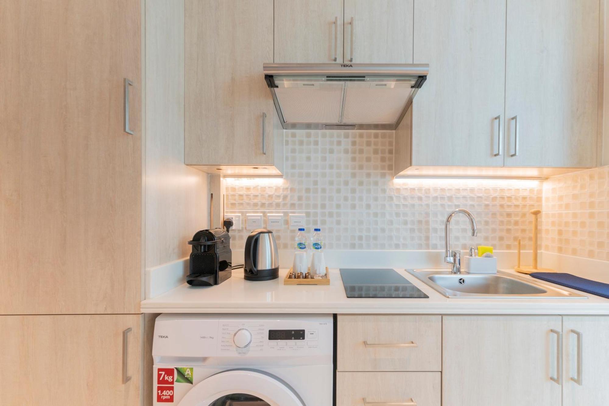 Studio With Pool And Private Beach Access On Palm Jumeirah Dubái Exterior foto